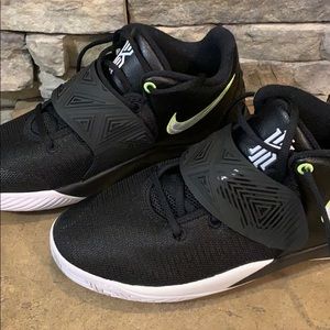 NWT Kyrie Flytrap III